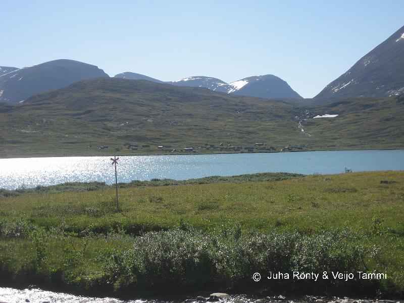 IMG_1806.JPG - Lapinkylä Alesjavrin vastarannalla.