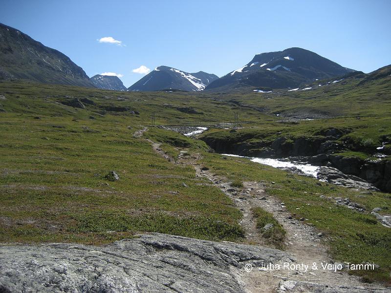 IMG_1820.JPG - Silta yli Bossosjohkan.