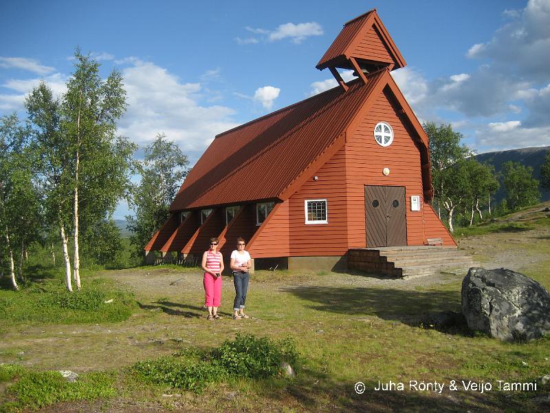 IMG_1769.JPG - Rouvat kappelin edustalla.