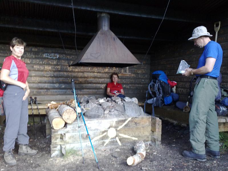 31072008083.jpg - Ensimmäinen lepotauko Abiskosta lähdön jälkeen.