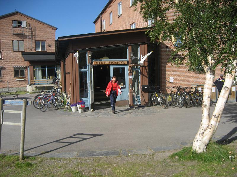 IMG_1777.JPG - Daisykin käväsi päärakennuksen sisällä.