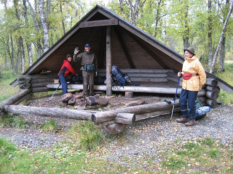 IMG_1367.JPG - Lähdössä Ruijan polulle Sompiojärven laavulta.