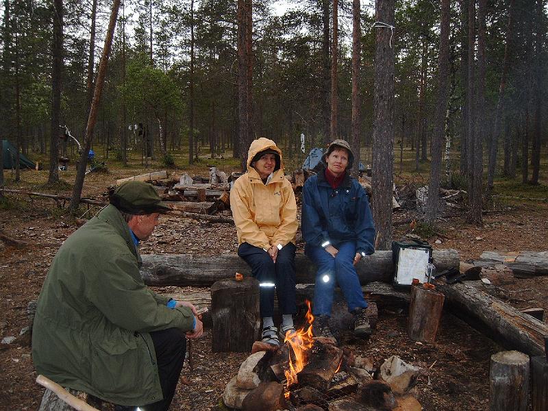IMAG0131.JPG - Lankojärven tulipaikalla lämmin oli tarpeen. Ilta oli kylmä.