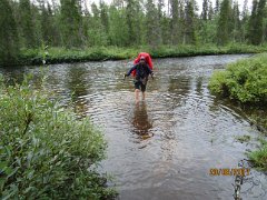 Jauru- joen kahluupaikka. Crossing the river Jauru by foot.

