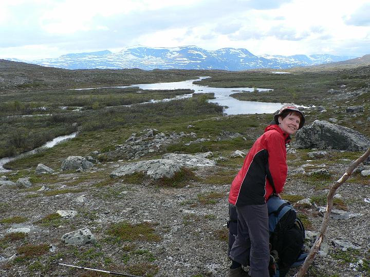 P1030100.JPG - Didnujoen rantaa seurailevalla polulla.