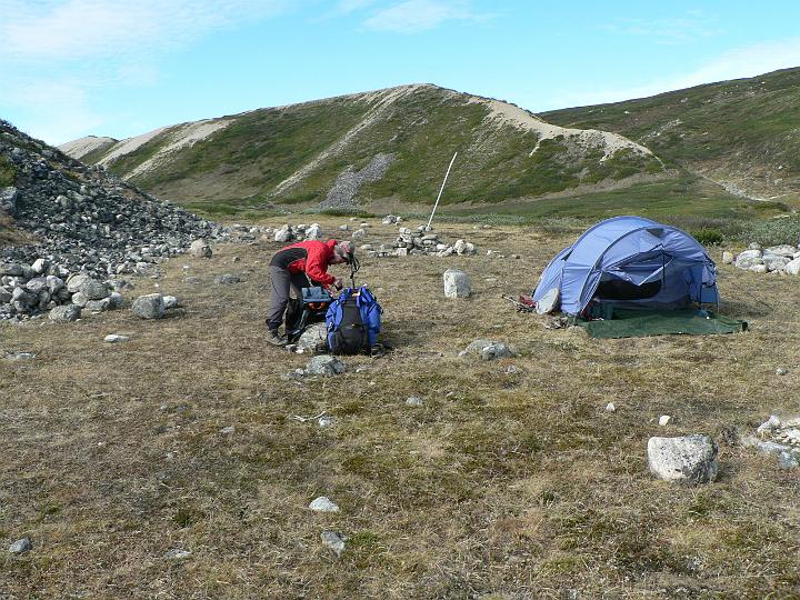 P1030129.JPG - Leirimme Valtijoen rannalla.