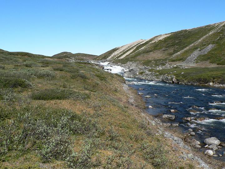 P1030131.JPG - Valtijoen putouksia.  Poroharju oikeassa laidassa.